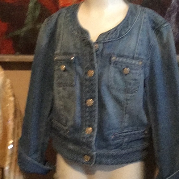 Black and white short Jean jacket size 4 - Picture 4 of 6